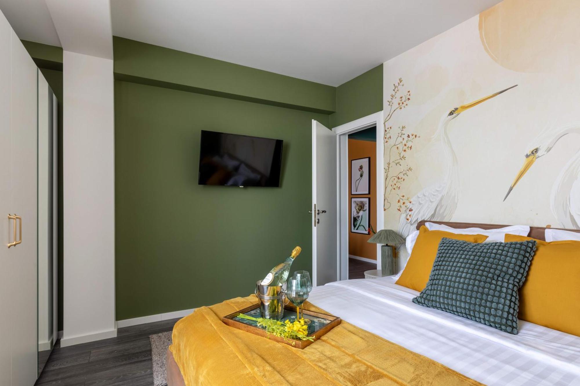 Holt - Lucky Cranes Apartment Bukares Bagian luar foto
